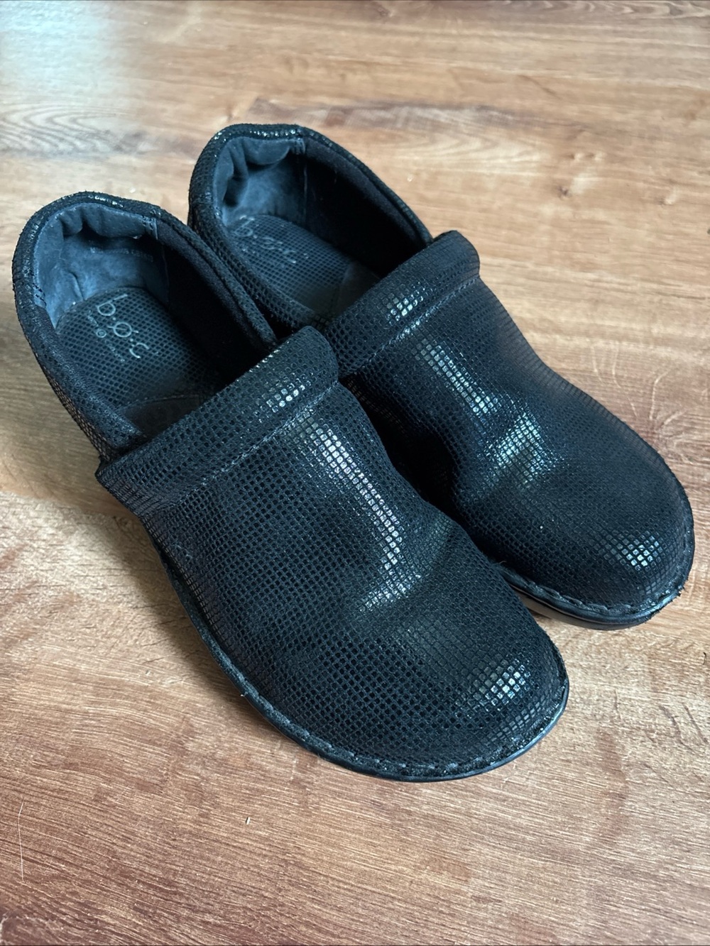 B.O.C. Born women’s clogs size 10 black metallic grid pattern comfort shoes